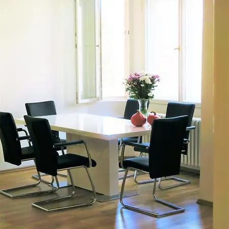 Apartment Old Town Square Superior - Valentin